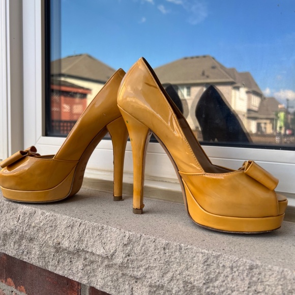 Fendi Open Toe, Bow Platform Pump; Size 36.5 (6.5) - Picture 14 of 14